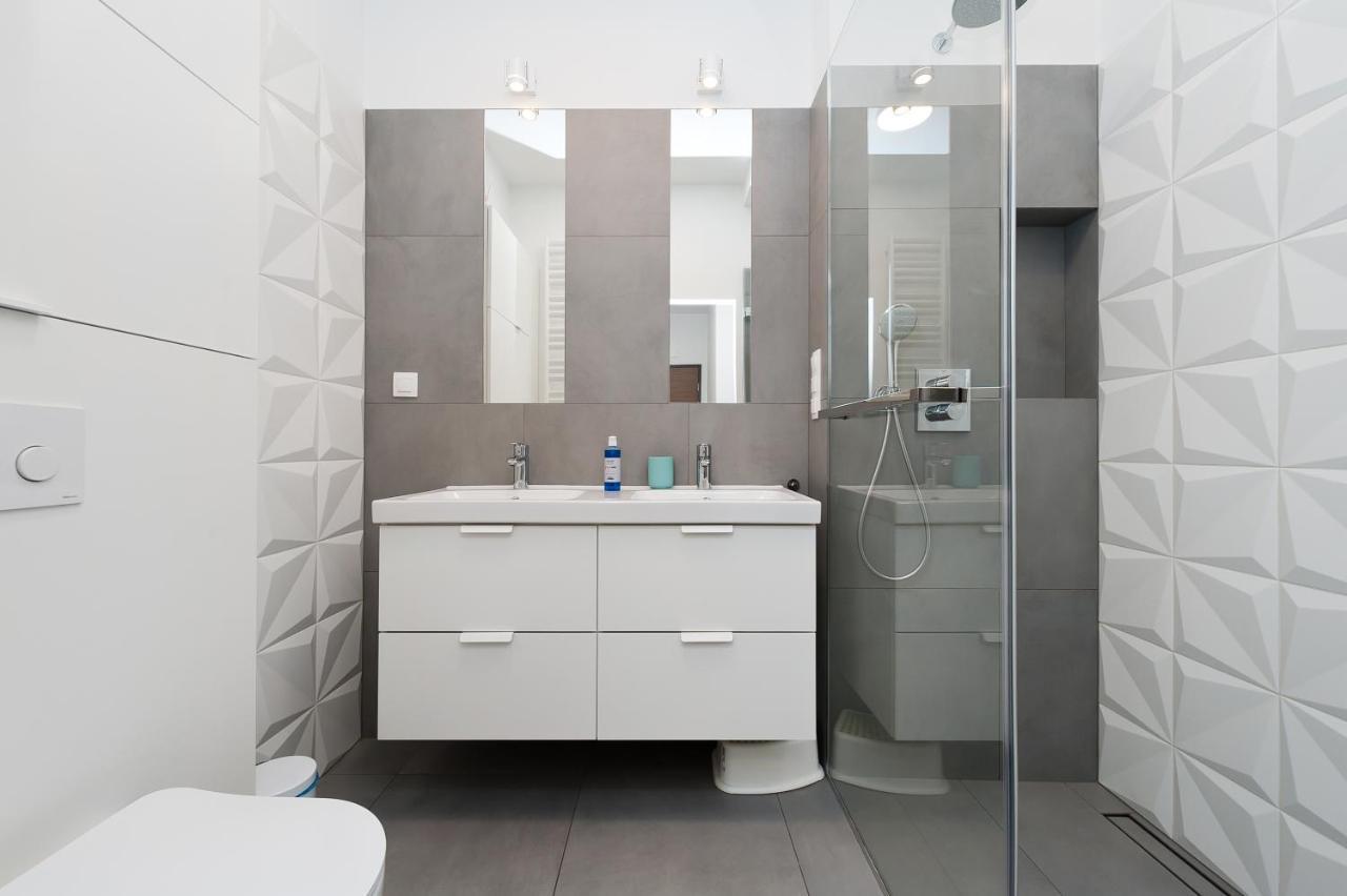 Premium In Novum City Center Near The Train Station By Sun & Snow Krakau Buitenkant foto